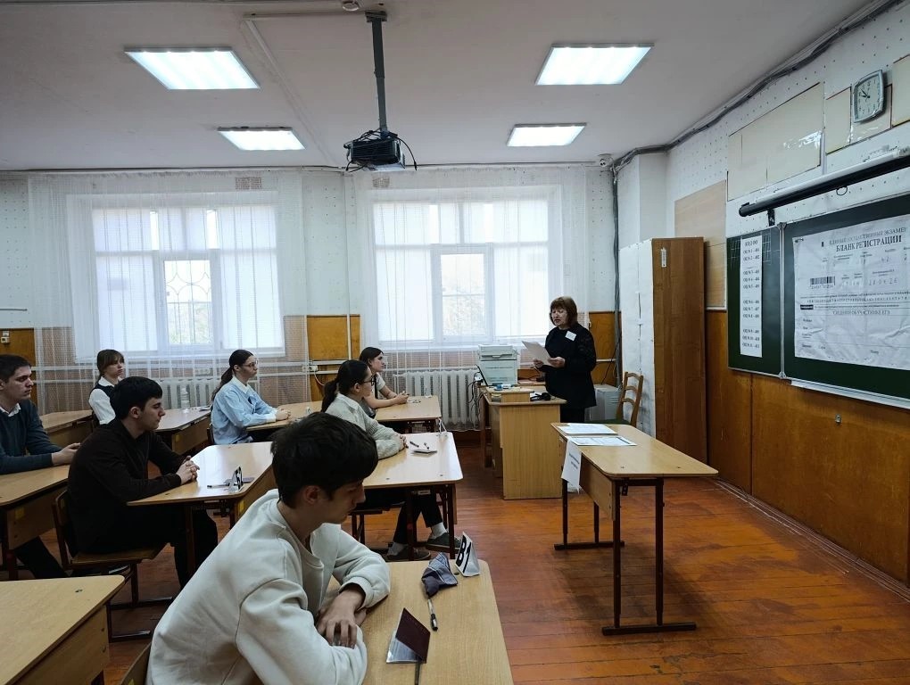 Выпускников  республики  ознакомили  с особенностями подачи заявлений и выбора  предметов на ЕГЭ-2027