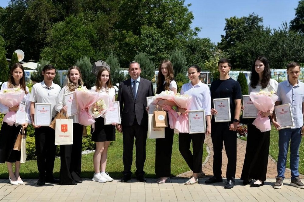 Глава  города  Майкопа  встретился с выпускниками, сдавшими  ЕГЭ на 100 баллов